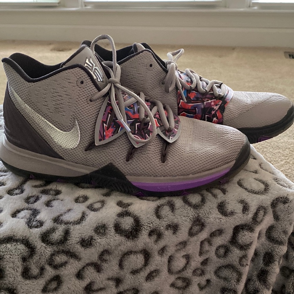 Nike Kyrie 5 Size 7Y Graffiti Basketball Shoes